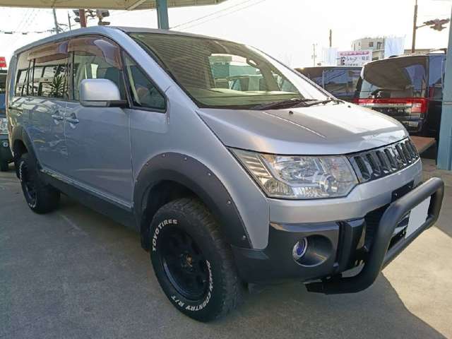 2009 Mitsubishi Delica D:5 – thumbnail 3