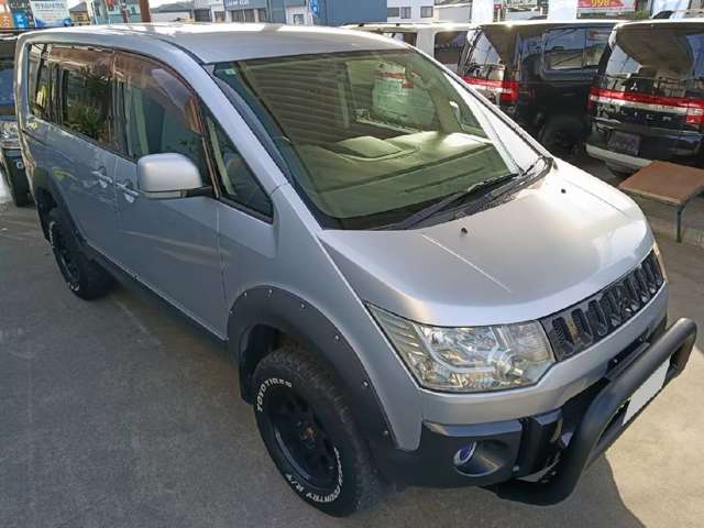2009 Mitsubishi Delica D:5 – thumbnail 4
