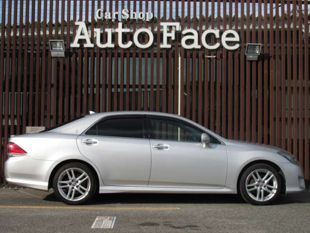 2010 Toyota Crown Athlete – thumbnail 4