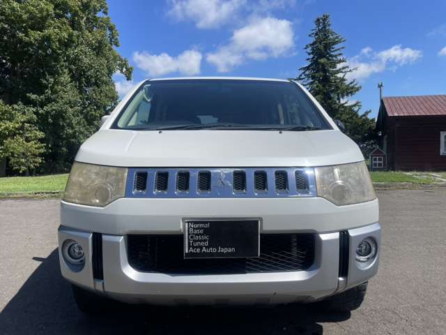 2010 Mitsubishi Delica D:5 – thumbnail 2