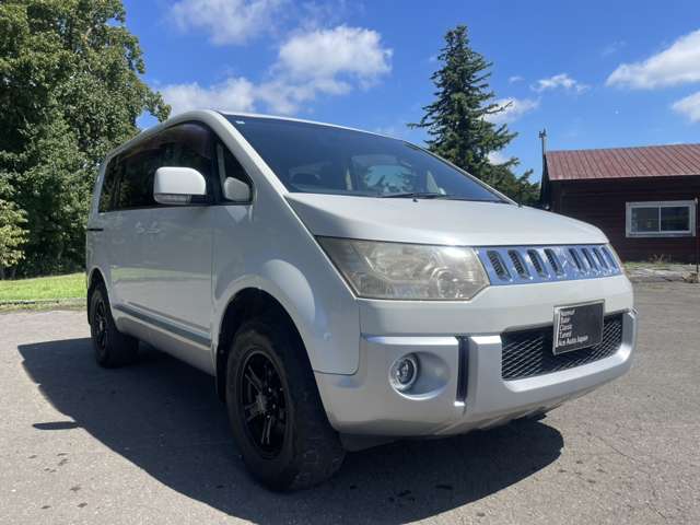 2010 Mitsubishi Delica D:5 – thumbnail 3