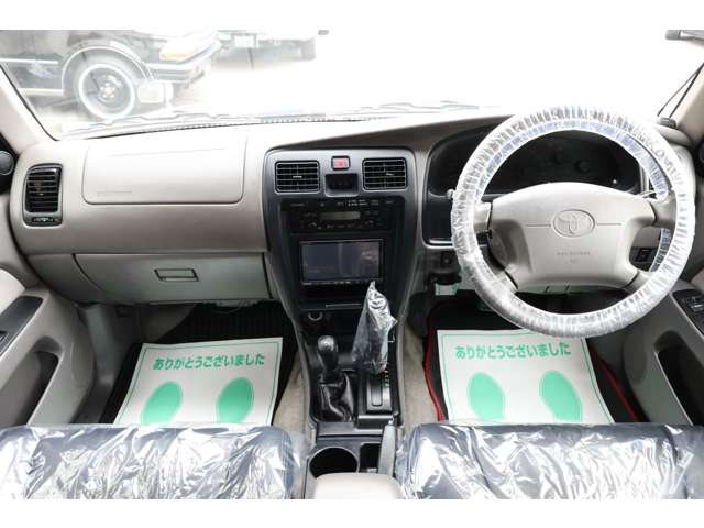 2001 Toyota Hilux Surf – thumbnail 3