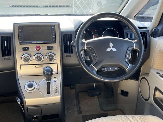 2009 Mitsubishi Delica D:5 – thumbnail 2