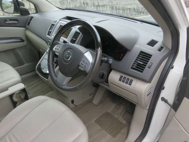 2010 Mazda MPV – thumbnail 2