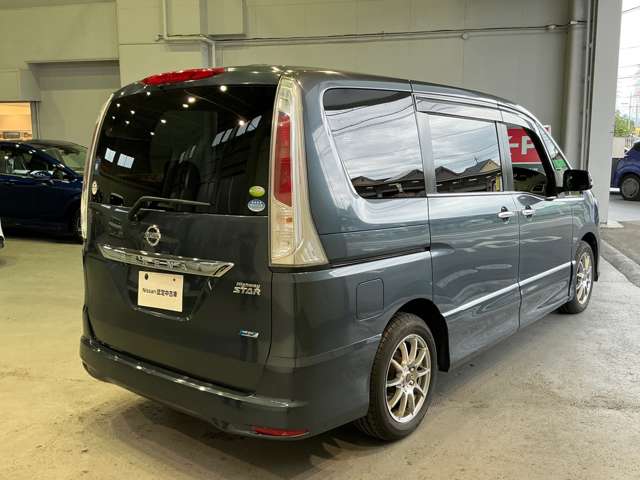 2011 Nissan Serena – thumbnail 2