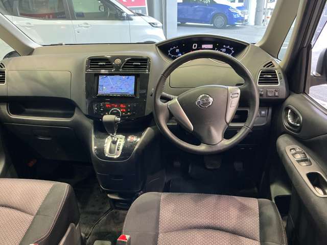 2011 Nissan Serena – thumbnail 3