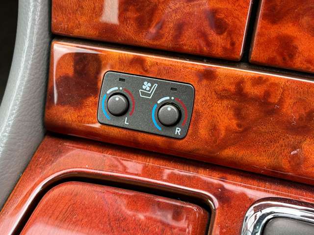 2003 Toyota Celsior – thumbnail 4