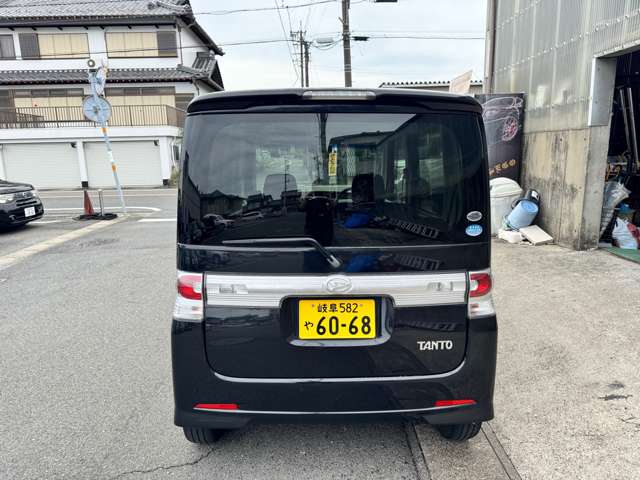 2010 Daihatsu Tanto – thumbnail 4