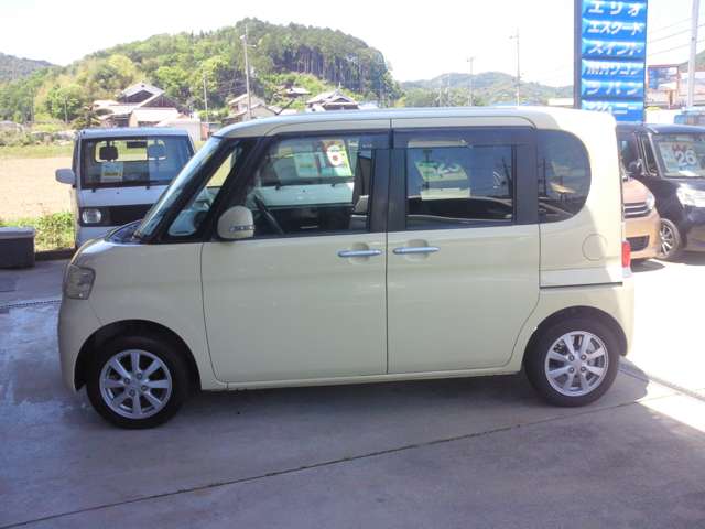 2010 Daihatsu Tanto – thumbnail 4