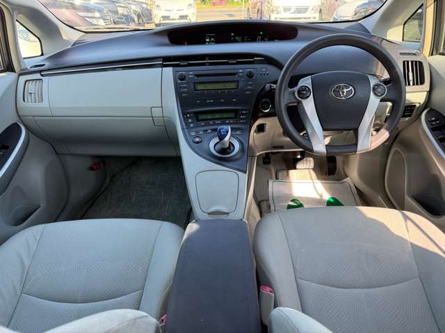 2010 Toyota Prius – thumbnail 2