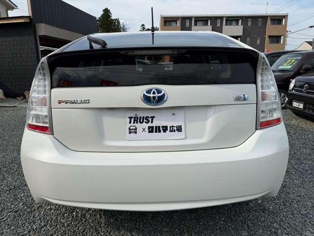 2010 Toyota Prius – thumbnail 4