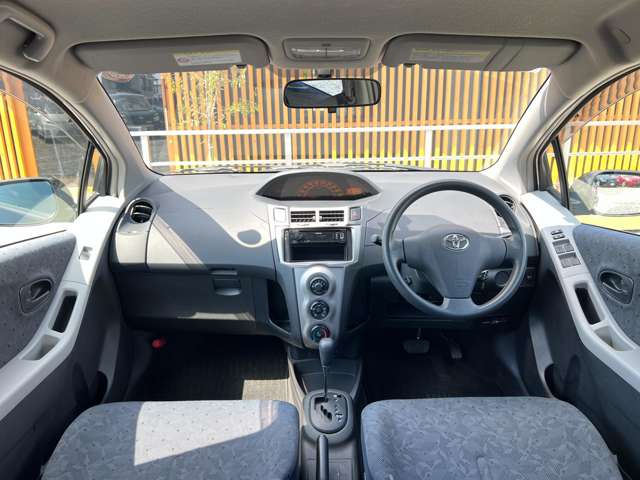 2010 Toyota Vitz – thumbnail 3