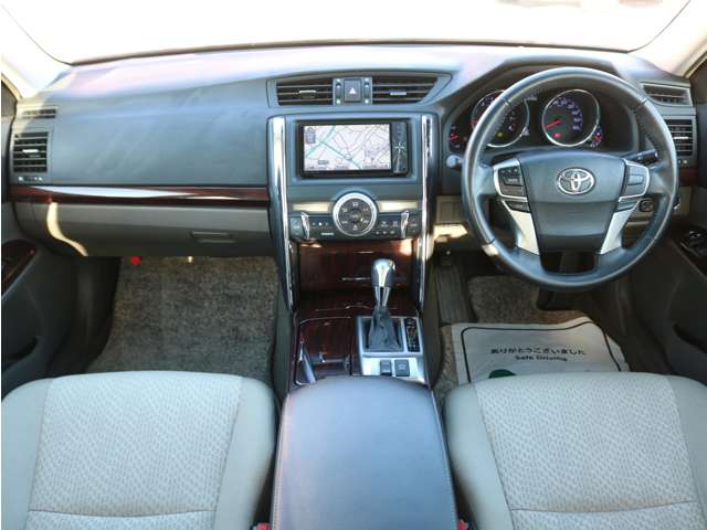 2010 Toyota Mark X – thumbnail 4