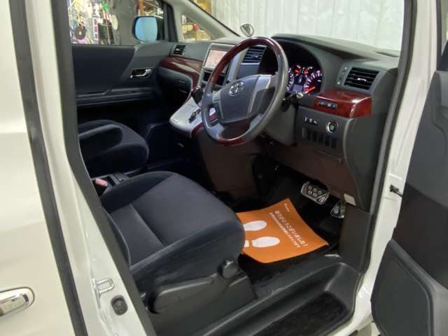 2010 Toyota Vellfire – thumbnail 3