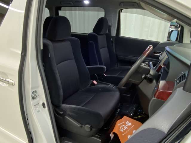 2010 Toyota Vellfire – thumbnail 4
