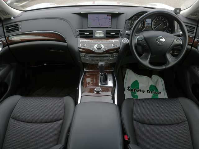 2011 Nissan Fuga – thumbnail 4