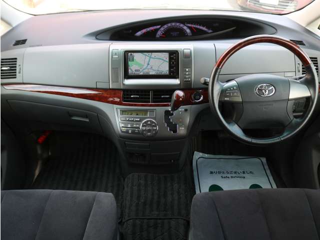 2011 Toyota Estima – thumbnail 4