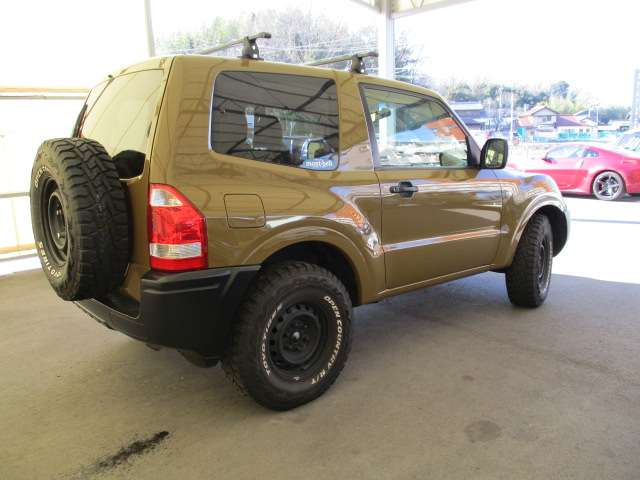 2003 Mitsubishi Pajero – thumbnail 4