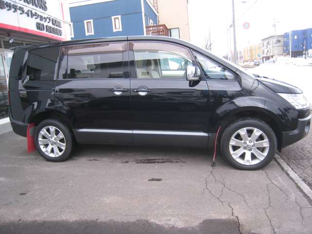 2008 Mitsubishi Delica D:5 – thumbnail 3