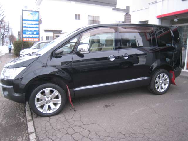 2008 Mitsubishi Delica D:5 – thumbnail 4