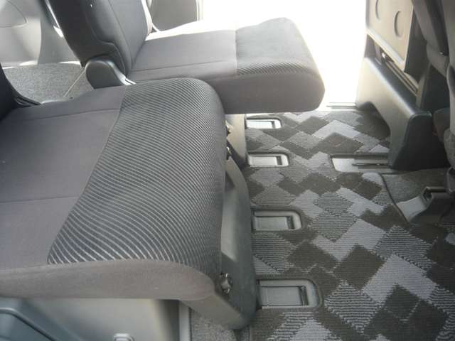 2009 Daihatsu Tanto – thumbnail 4