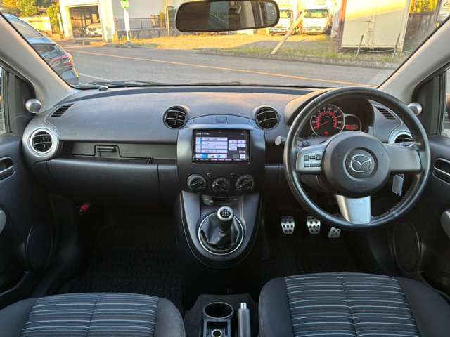 2010 Mazda Demio – thumbnail 2