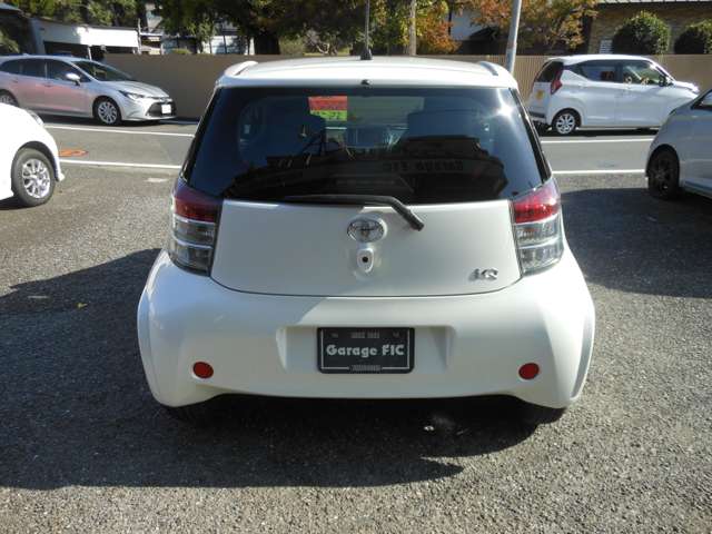 2009 Toyota iQ – thumbnail 3