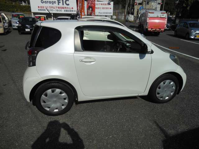2009 Toyota iQ – thumbnail 4
