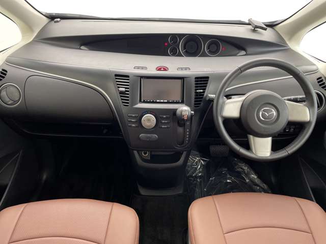 2011 Mazda Biante – thumbnail 2