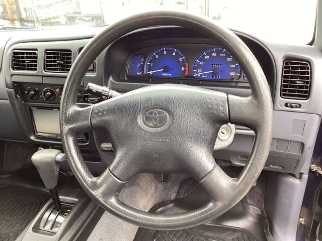 2003 Toyota Hilux – thumbnail 3