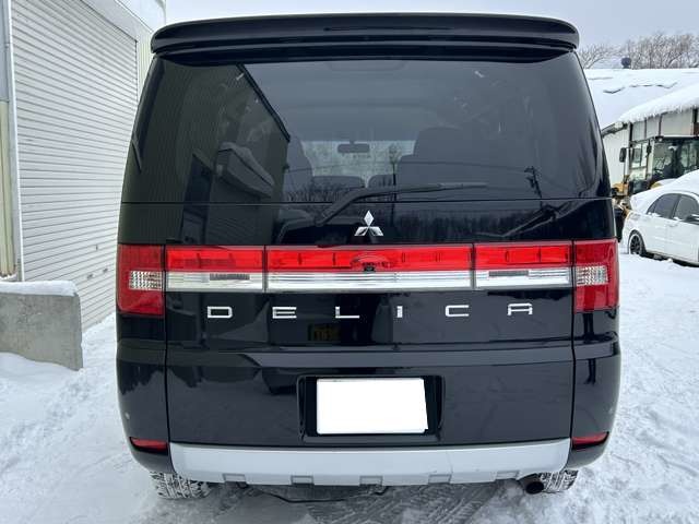 2010 Mitsubishi Delica D:5 – thumbnail 4