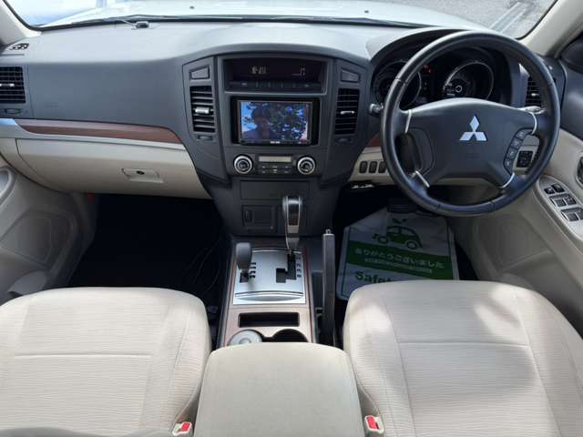 2009 Mitsubishi Pajero – thumbnail 2