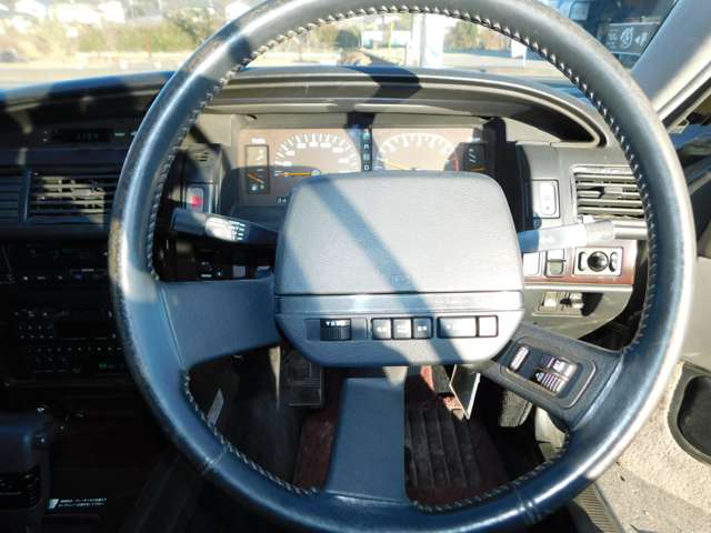 1989 Nissan Cima – thumbnail 4