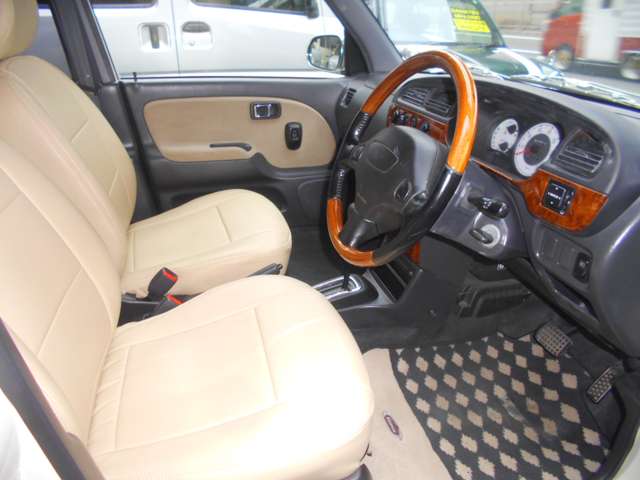 2002 Daihatsu Mira Gino – thumbnail 4