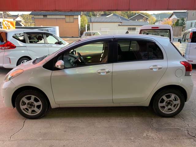 2008 Toyota Vitz – thumbnail 3