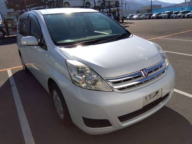 2009 Toyota Isis – thumbnail 3