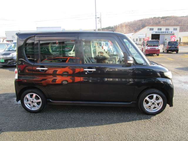 2009 Daihatsu Tanto – thumbnail 4