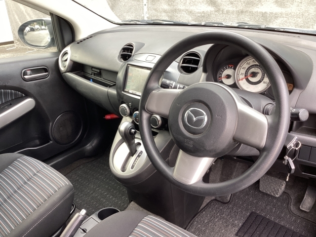 2010 Mazda Demio – thumbnail 2