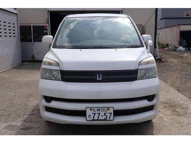 2006 Toyota Voxy – thumbnail 2