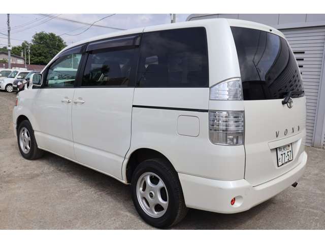 2006 Toyota Voxy – thumbnail 4