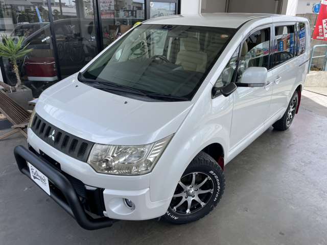 2010 Mitsubishi Delica D:5 – thumbnail 2