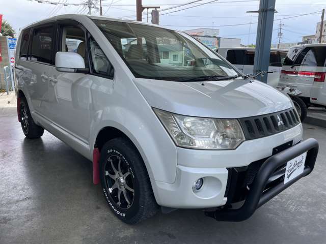 2010 Mitsubishi Delica D:5 – thumbnail 3