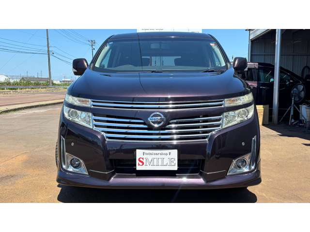 2010 Nissan Elgrand – thumbnail 2