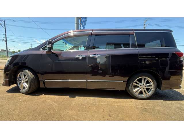 2010 Nissan Elgrand – thumbnail 3