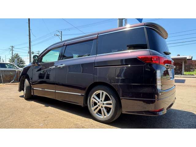 2010 Nissan Elgrand – thumbnail 4