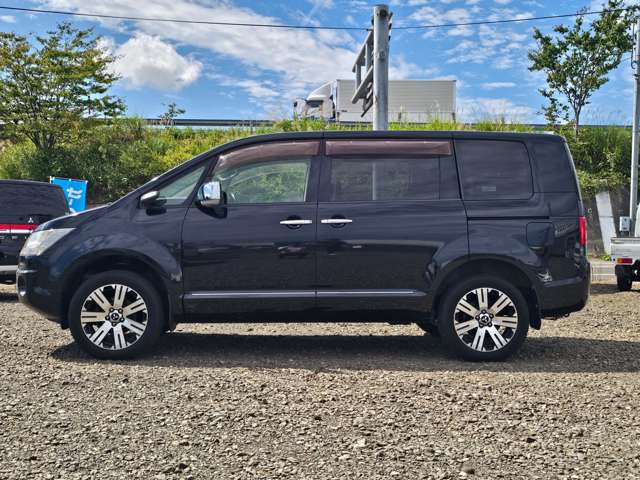 2008 Mitsubishi Delica D:5 – thumbnail 4