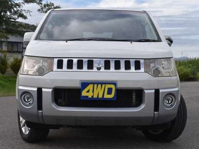 2010 Mitsubishi Delica D:5 – thumbnail 2