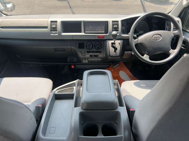 2007 Toyota Hiace – thumbnail 2