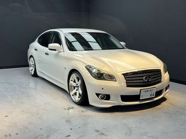2010 Nissan Fuga – thumbnail 2