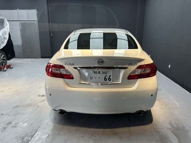 2010 Nissan Fuga – thumbnail 4